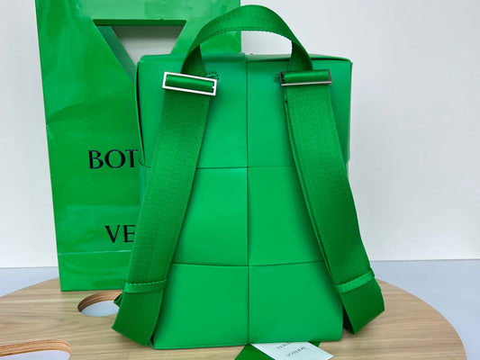 WOVEN BACKPACK 34 IN EMERALD GREEN LAMBSKIN