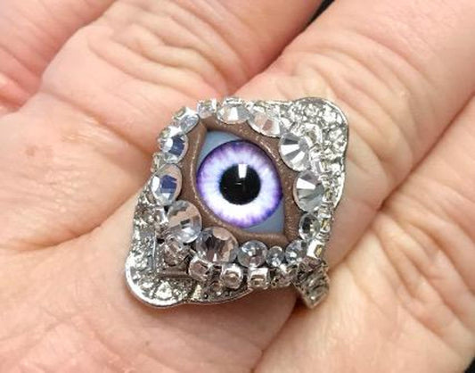 Vintage Eyeball Ring with Violet Glass Iris (Size 6)
