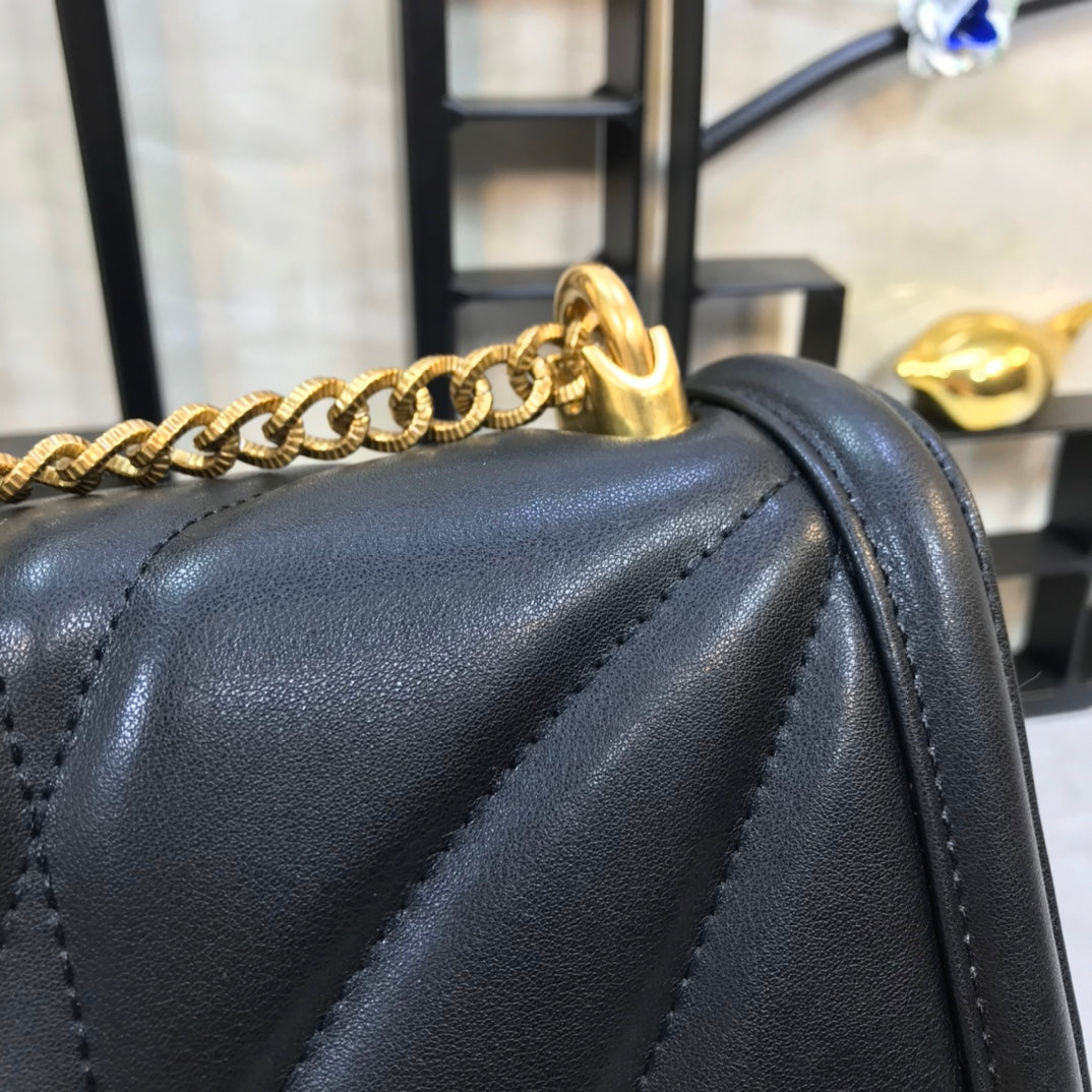 large devotion 26cm shouder bag black qulted cafskin