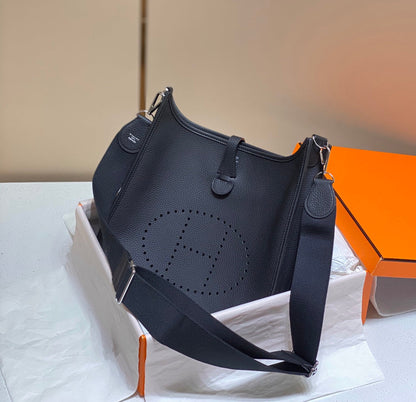 Evelyne 29cm Navy Togo Shw