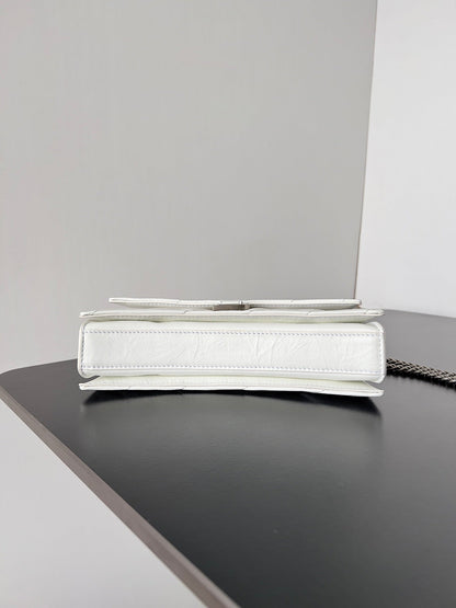 CRUSH CHAINED BAG 22 IN WHITE QUILTED CRUSHED CALFSKIN SILVER HARDWARE