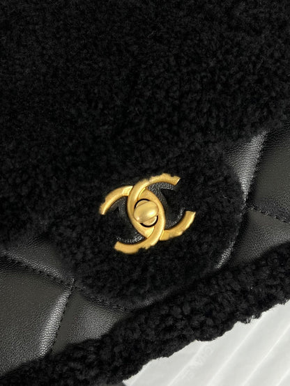 Flap Bag Small 23cm Black Sherling Lambskin Gold Hardware