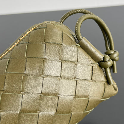 CONCERT POUCH 18 IN ARMY GREEN LAMBSKIN