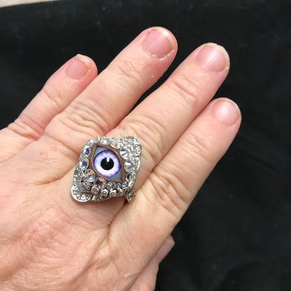 Vintage Eyeball Ring with Violet Glass Iris (Size 6)