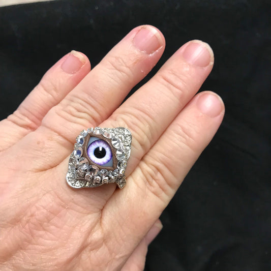 Vintage Eyeball Ring with Violet Glass Iris (Size 6)