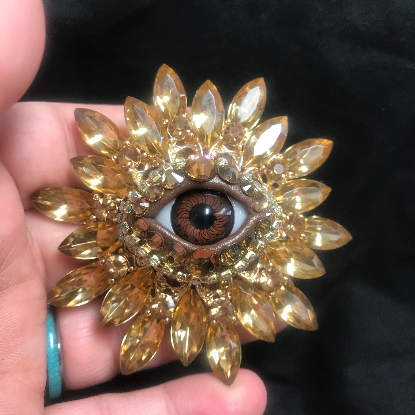 Golden Sunburst Eyeball Brooch: Vintage Style Rhinestone Art