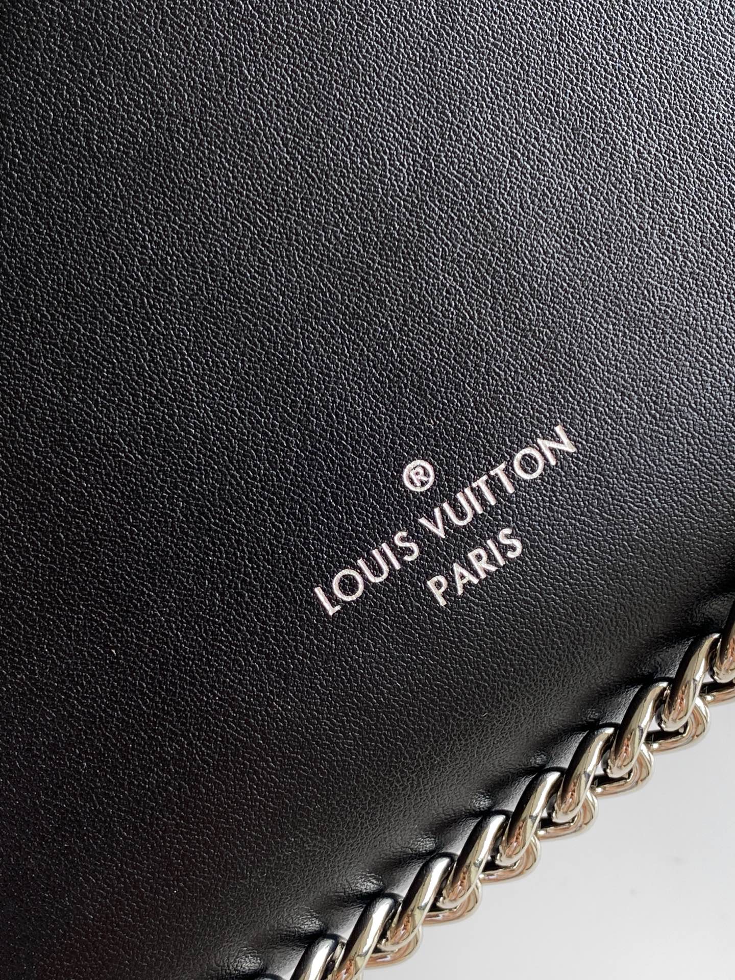 LV M25160 Side Trunk MM Bag 23.5 Black Caviar Calfskin& Cowhide HW