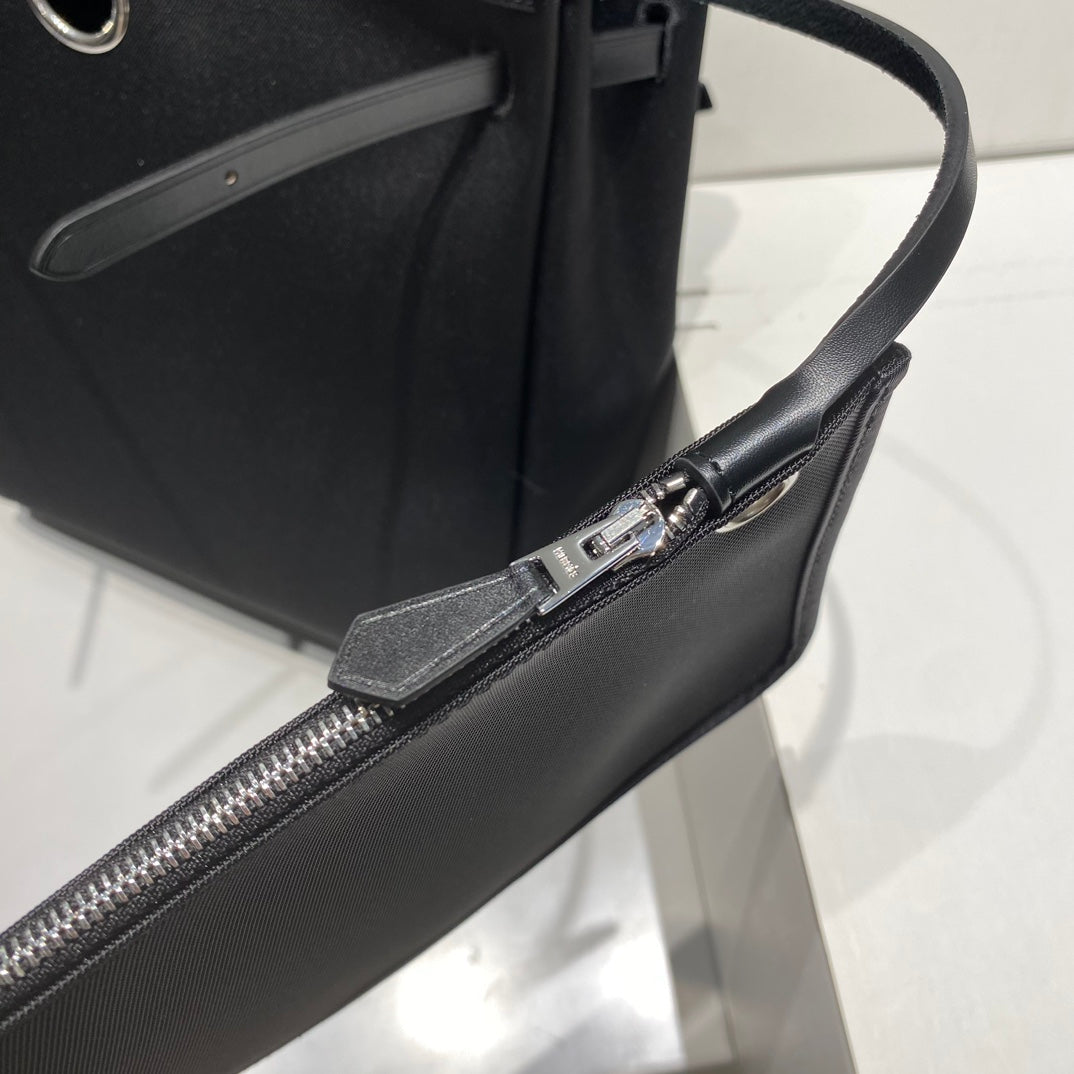 HERBAG A DOS ZIP RETOURNE BACKPACK 29 IN BLACK CANVAS AND CALFSKIN