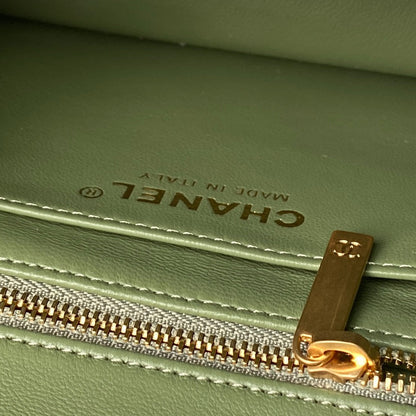 Chanel 25 Pearl Crush Square Flap Bag 17cm Dark Green Lambskin 323088