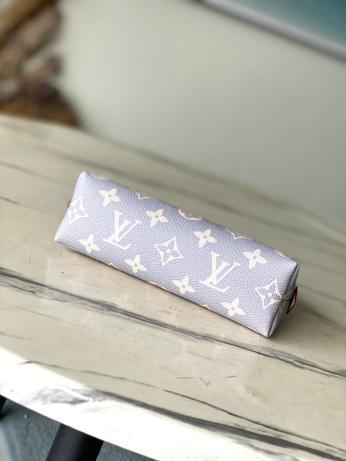 POCHETTE COSM_TIQUE PM 19 IN GRAY CREAM MONOGRAM TRIANON CANVAS