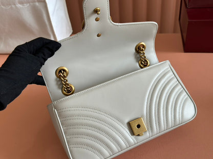 GG MARMONT MATELASS_ LARGE 26 BAG WHITE CALFSKIN
