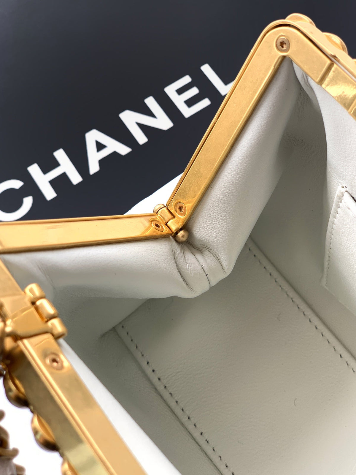 Chanel 2026 Pearl Clutch White Gold Lambskin 321881