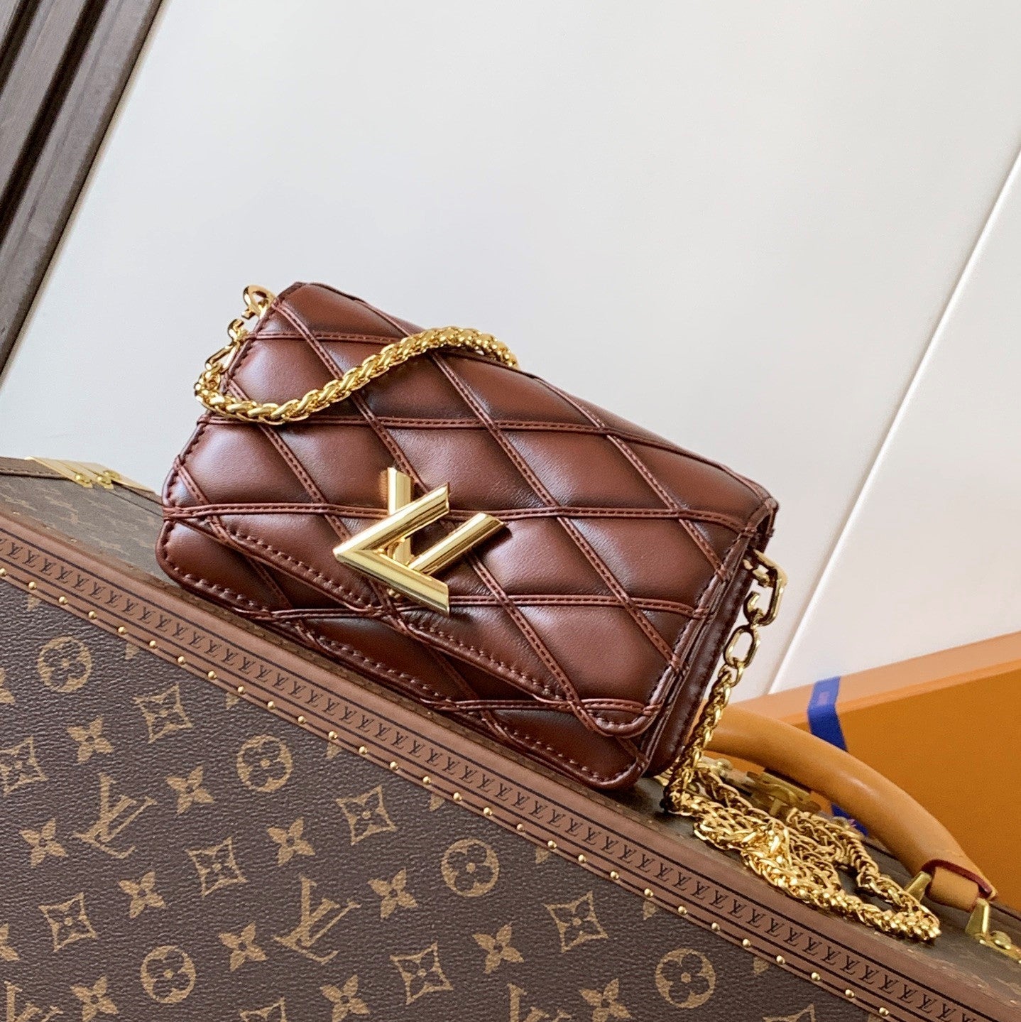 LV WOC Go-14 20cm Brown Sheepskin GHW