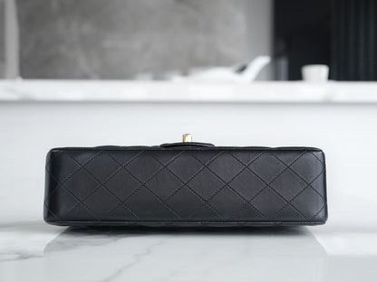 CLASSIC FLAP 25 BLACK LAMBSKIN LIGHT GOLD HARDWARE