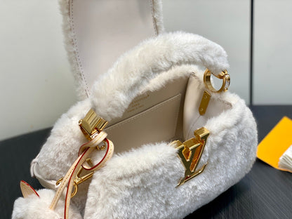 LV Cozygram Ski Capusnow Bag Cream Fleece